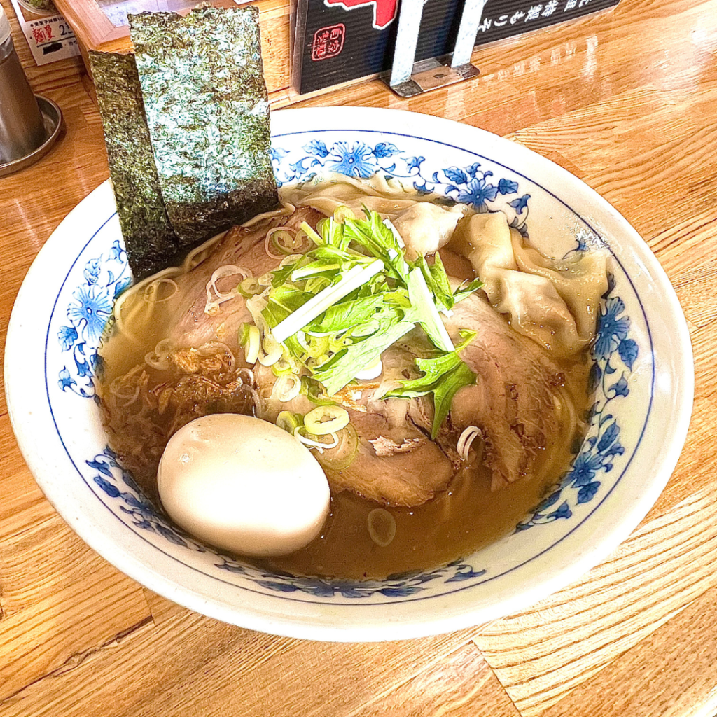 静岡大勝軒の塩ラーメン（写真はデラックス）
