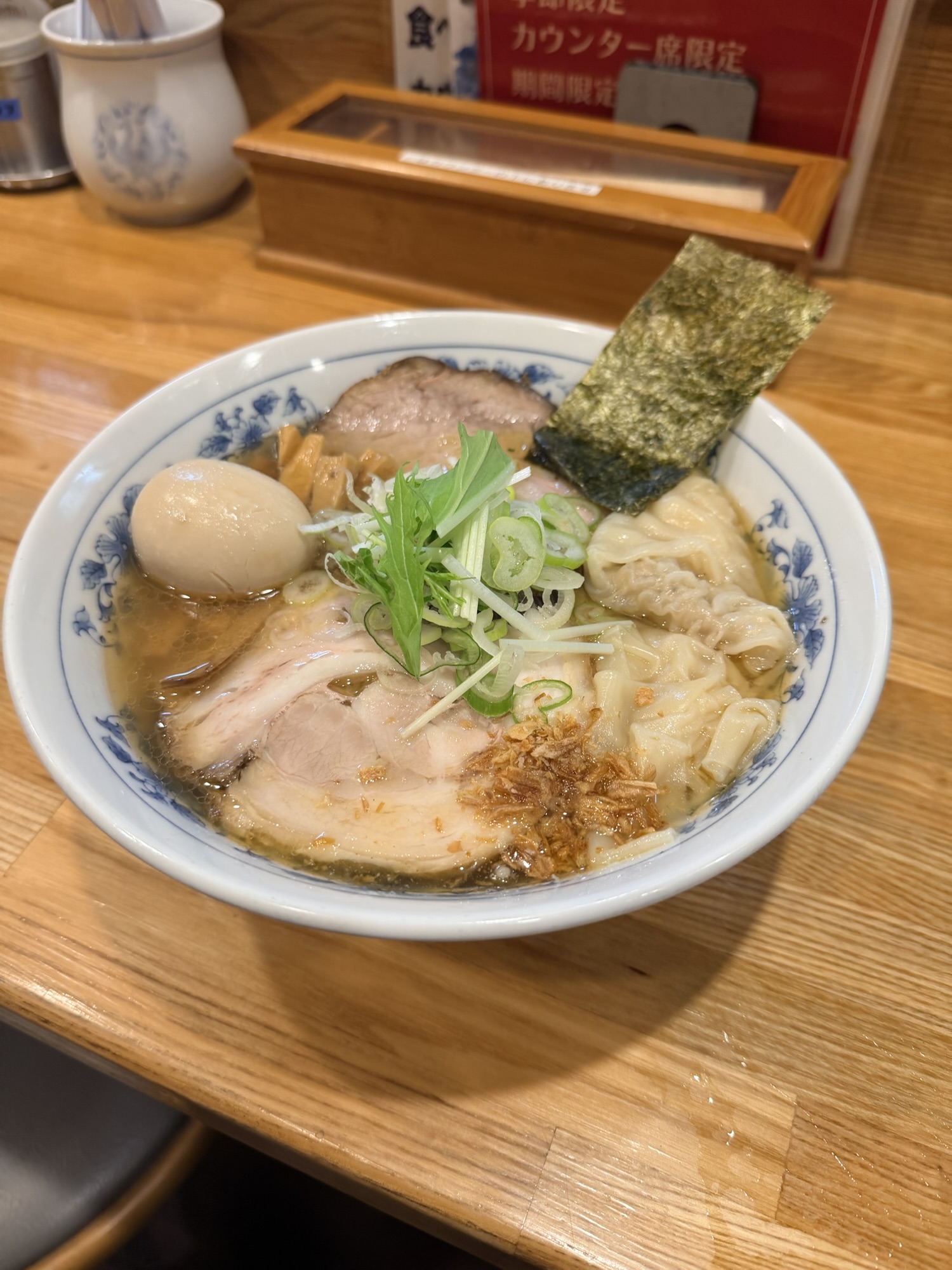 静岡大勝軒の塩ラーメン（写真はデラックス）